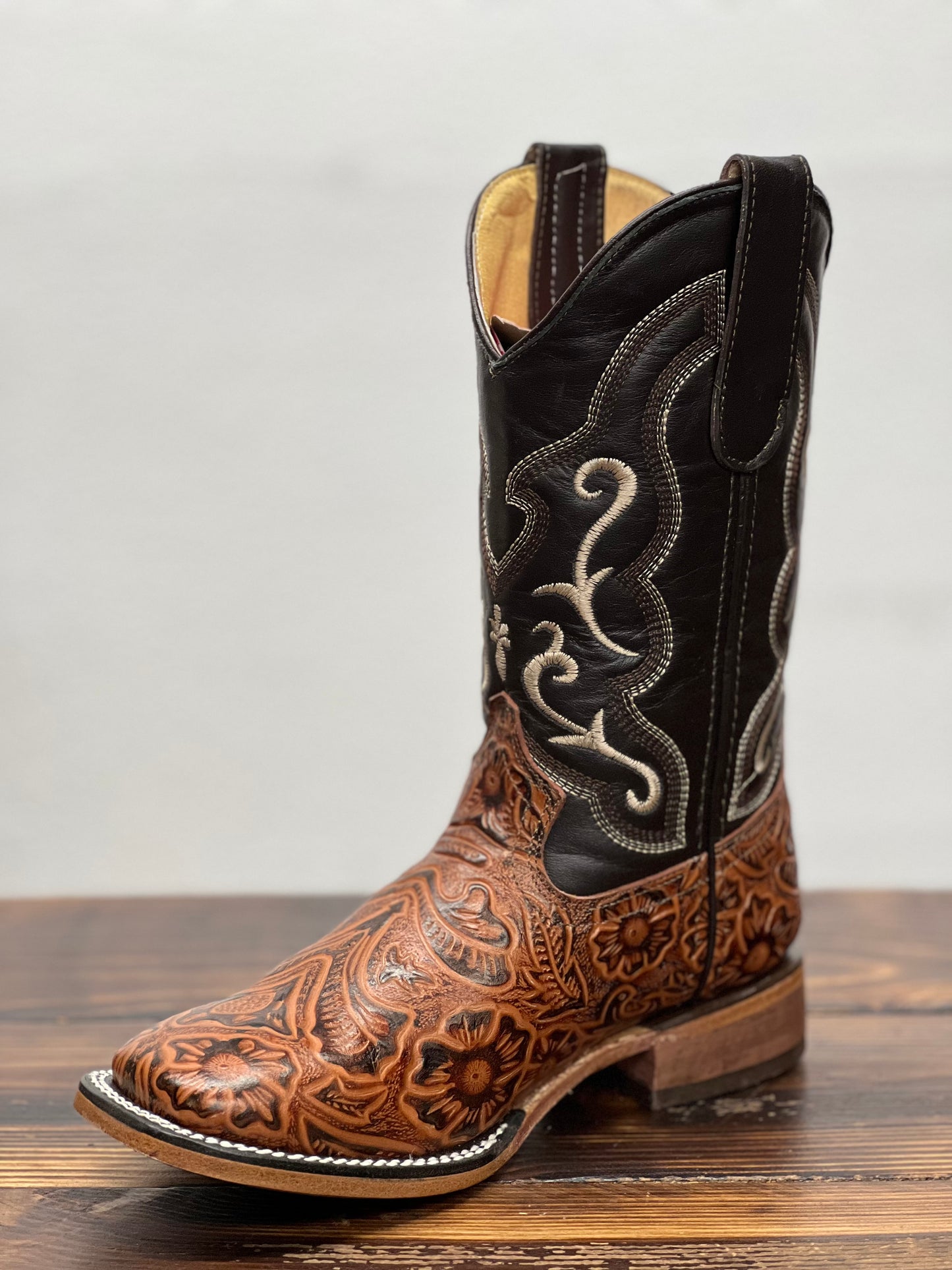POTRILLO 408 WOMENS HAND TOOLED/ CINCELADA BOOTS