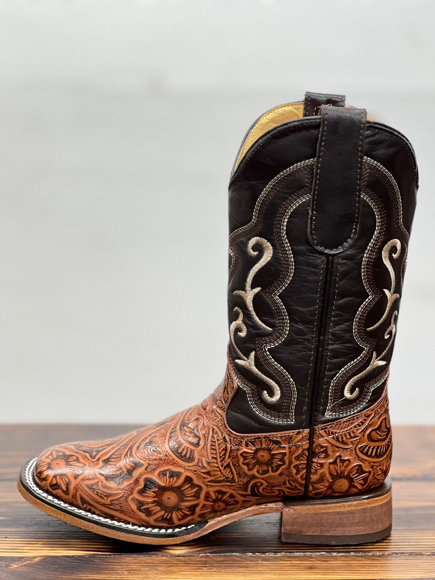 POTRILLO 408 WOMENS HAND TOOLED/ CINCELADA BOOTS