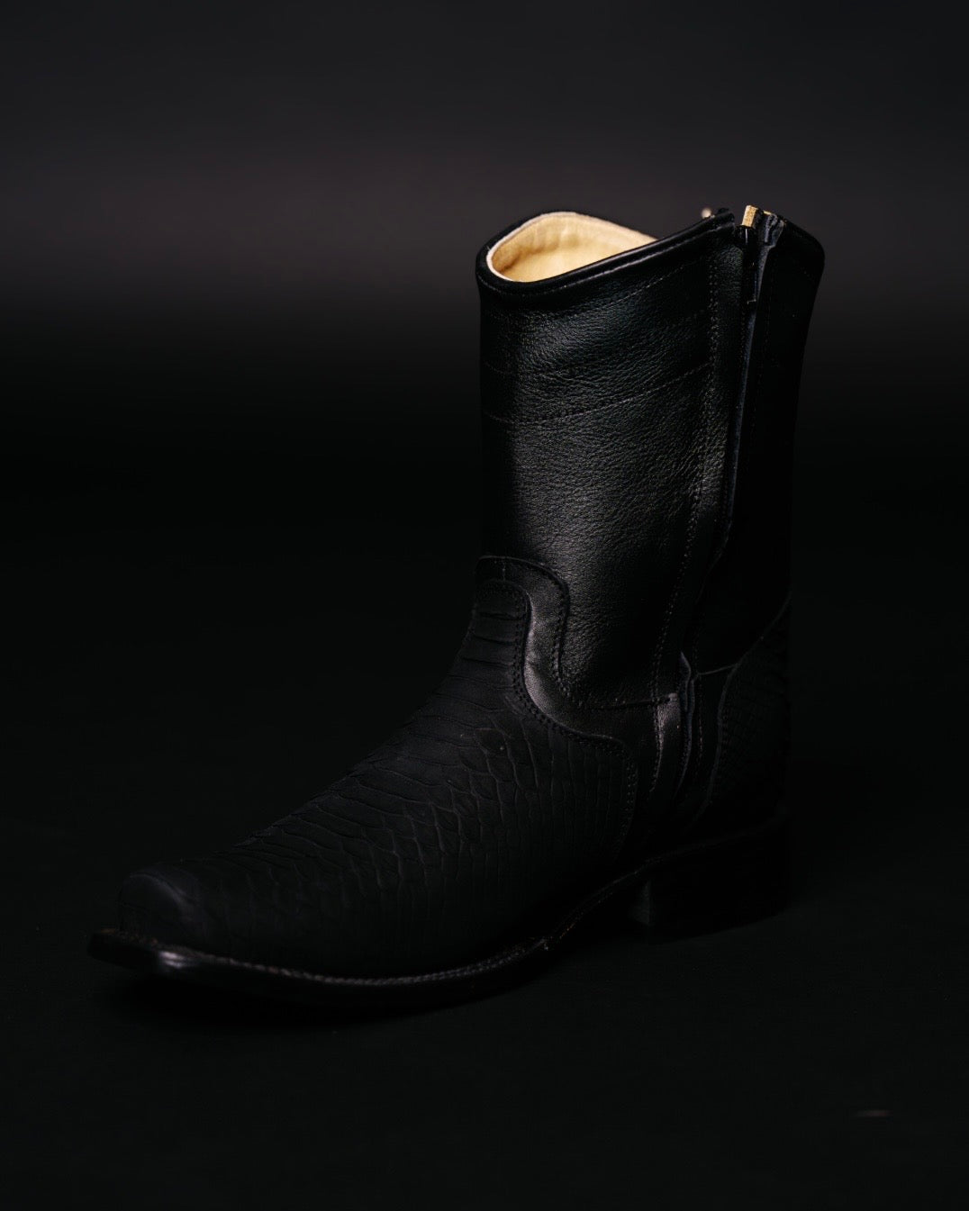 POTRILLO DUBAI MATTE NEGRO PYTHON